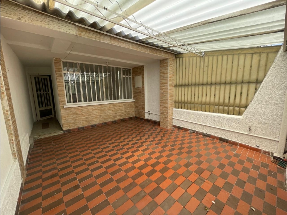 ARRIENDO CASA AMPLIA EN EL BARRIO VERAGUAS - 2 NIVELES — foto 3