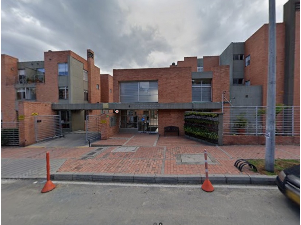 ARRIENDO CASA AMPLIA EN EL CONJUNTO BOSQUES DE LA ALAMEDA ETAPA 1