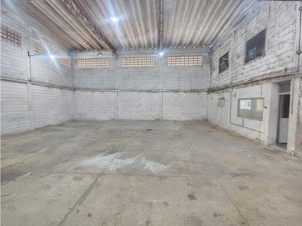 ARRIENDO BODEGA EN BARRIO ABAJO — foto 4