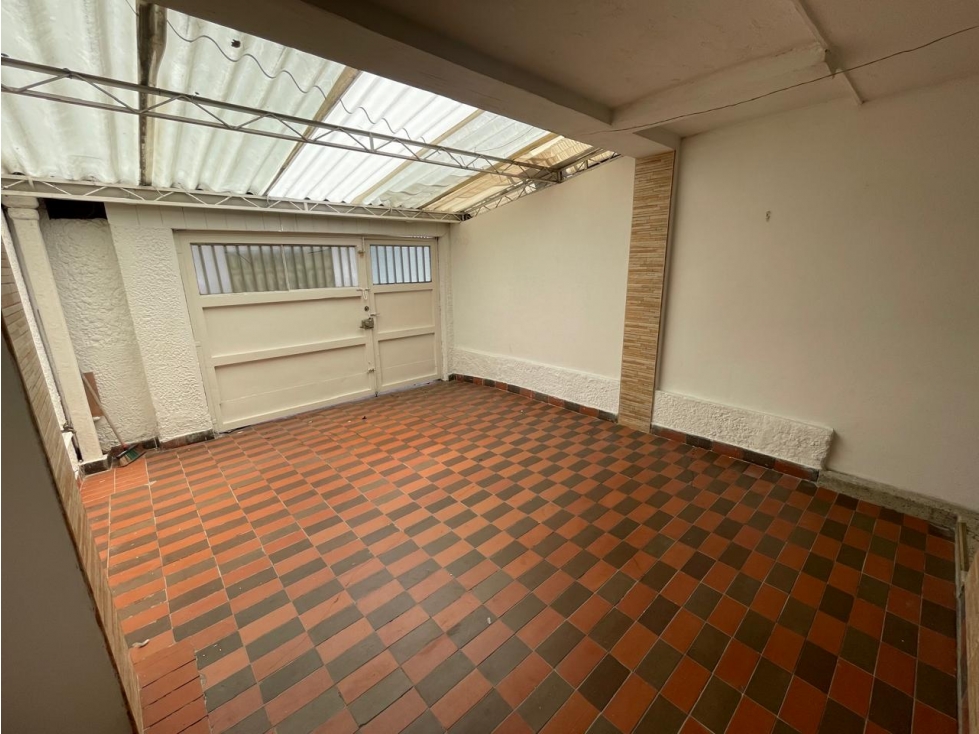 ARRIENDO CASA AMPLIA EN EL BARRIO VERAGUAS - 2 NIVELES — foto 4