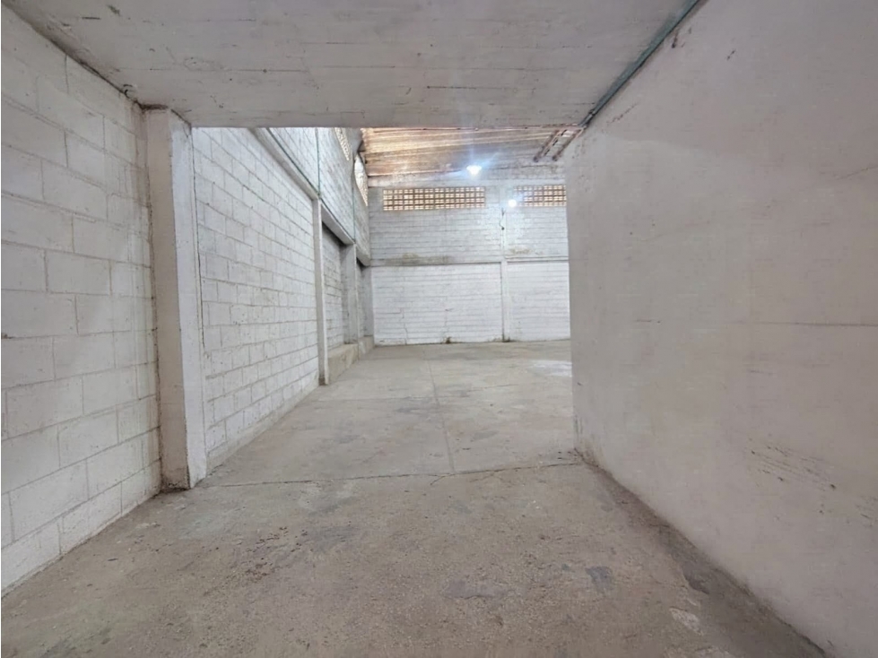 ARRIENDO BODEGA EN BARRIO ABAJO — foto 3