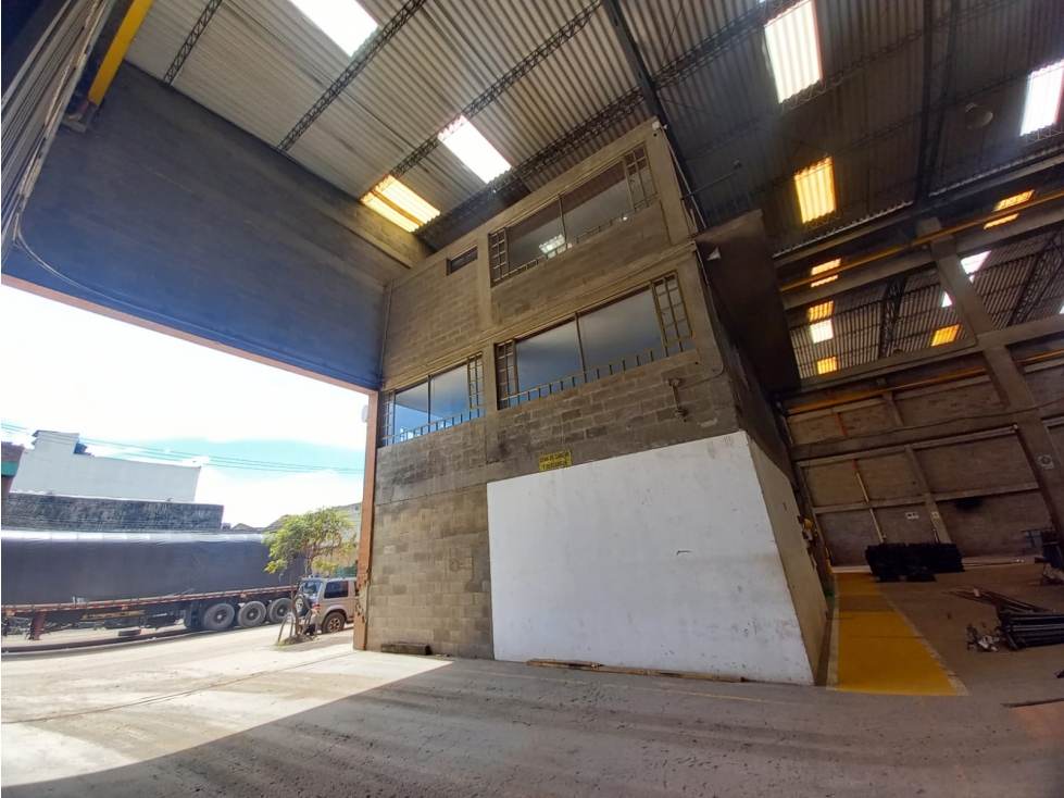 ARRIENDO BODEGA VALLADOLID 1,470 MTS - 6