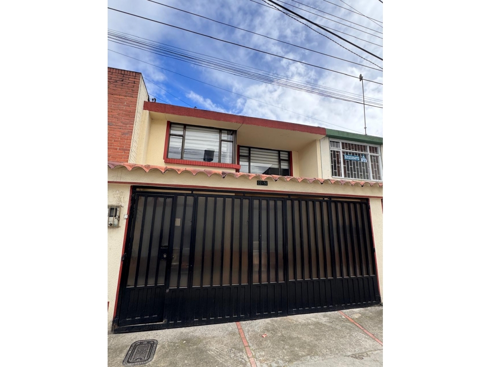 SE VENDE CASA EN CAPELLANIA /FONTIBON