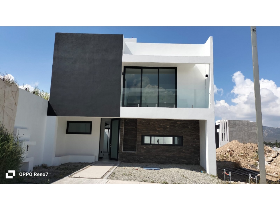 CASA EN VENTA EN PACHUCA FRACC. VILLA AIROSA