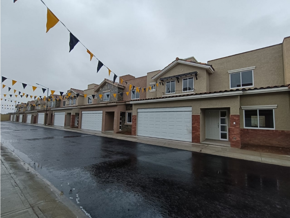 CASA EN VENTA SOBRE BOULEVARD SANTA CATARINA, PACHUCA HGO