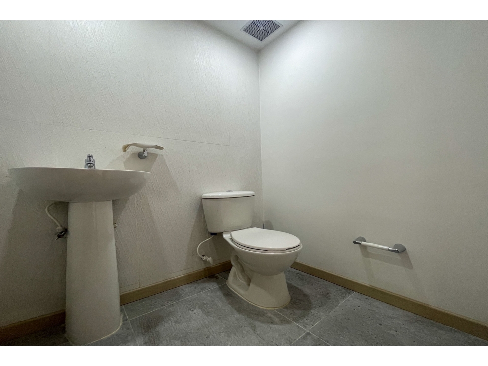 Oficina en venta rentando para inversión en Chicó — foto 4