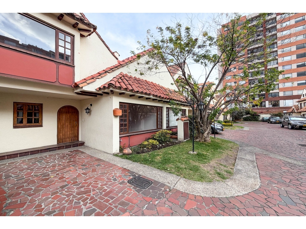 Casa Dúplex con terraza en venta o arriendo en Cedritos