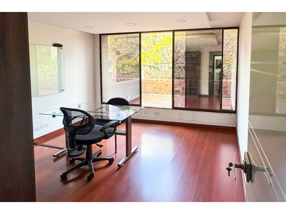 Oficina con terraza en arriendo en Chicó - 4