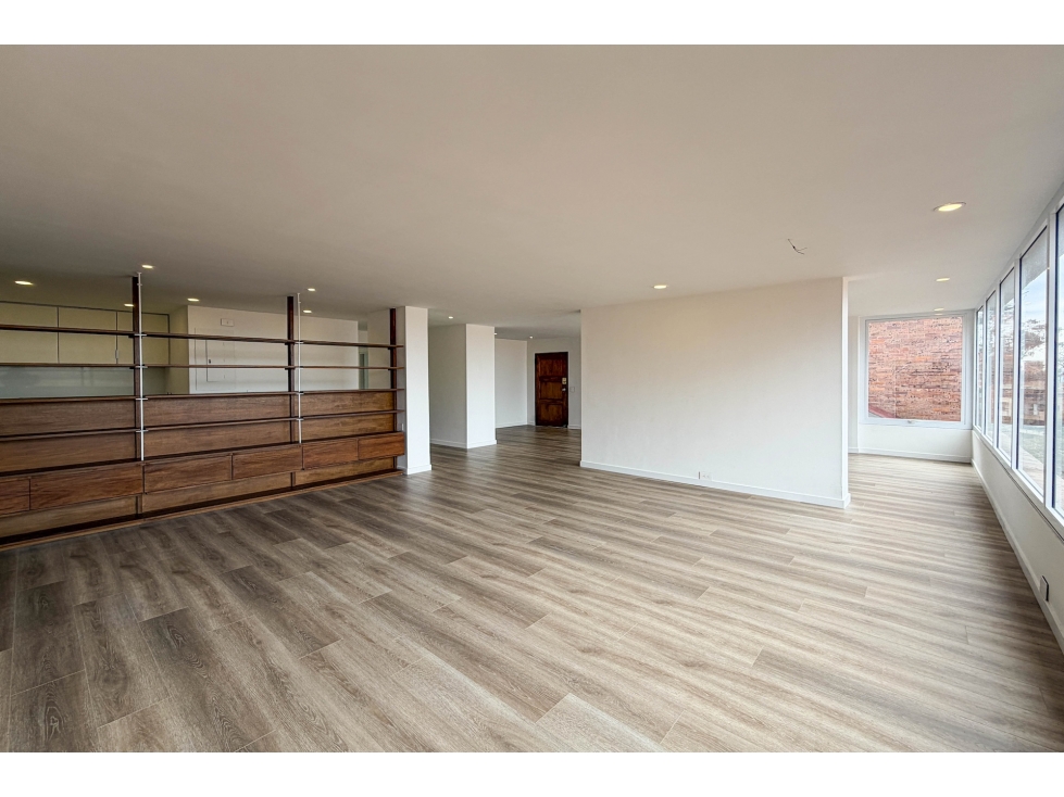 Apartamento Dúplex con terraza en venta en Los Rosales — foto 3