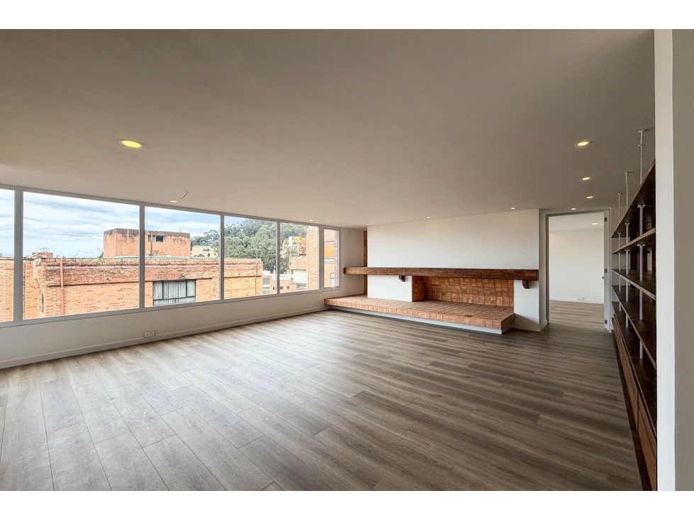 Apartamento Dúplex con terraza en venta en Los Rosales