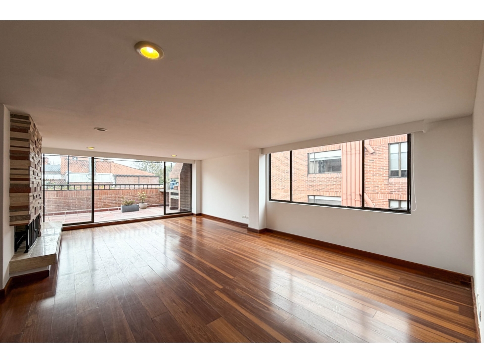 Apartamento con terraza en venta o arriendo en Chicó — foto 2