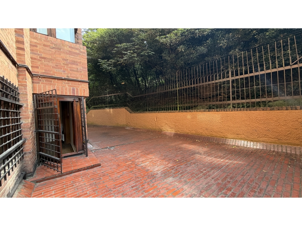 Apartamento para REMODELAR en venta con Terraza en Los Rosales — foto 2