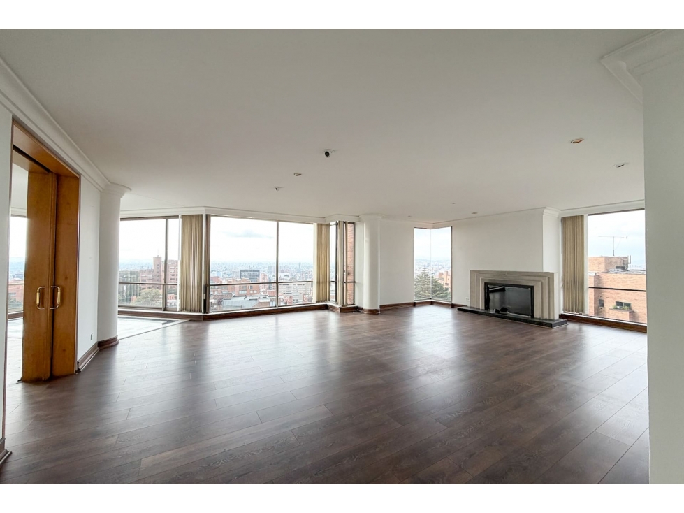 Apartamento Dúplex para REMODELAR en venta en Los Rosales