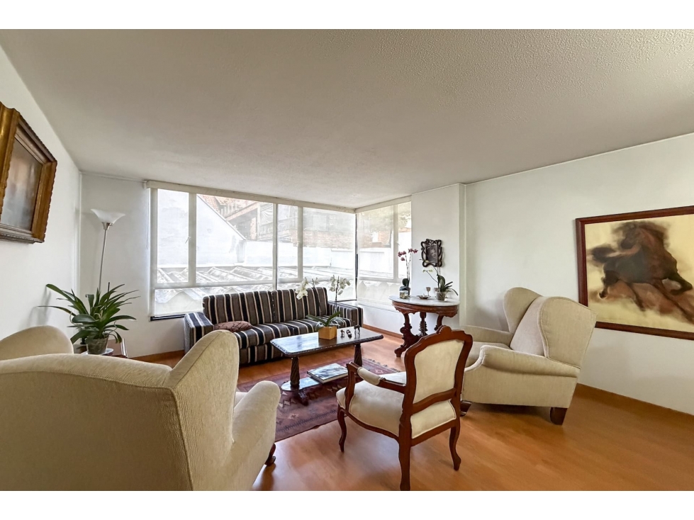 Apartamento con terraza para remodelar en venta en Quinta Camacho