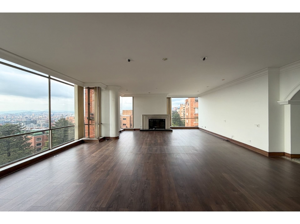 Apartamento Dúplex para REMODELAR en venta en Los Rosales — foto 2