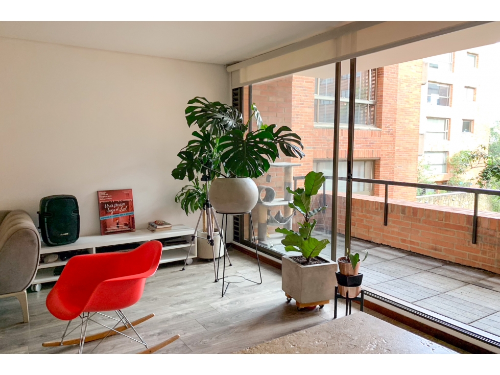 Apartamento con terraza en venta rentando en Los Rosales — foto 2