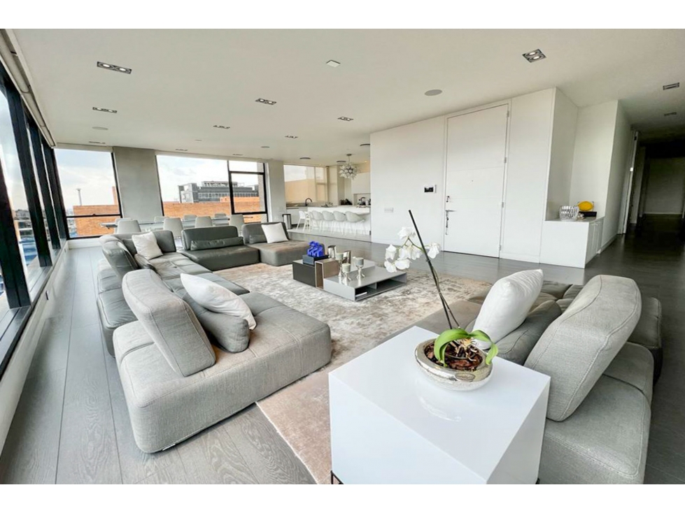 Apartamento con terraza en venta en Rosales Bajo