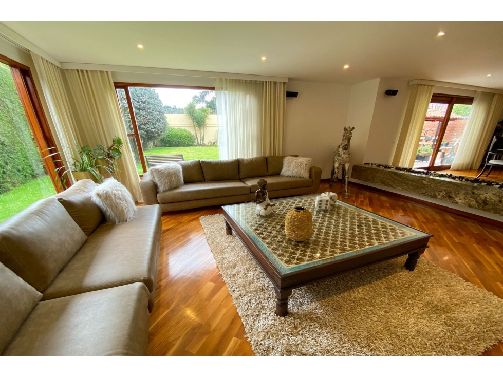 Casa Triplex remodelada con terraza en venta en San José de Bavaria