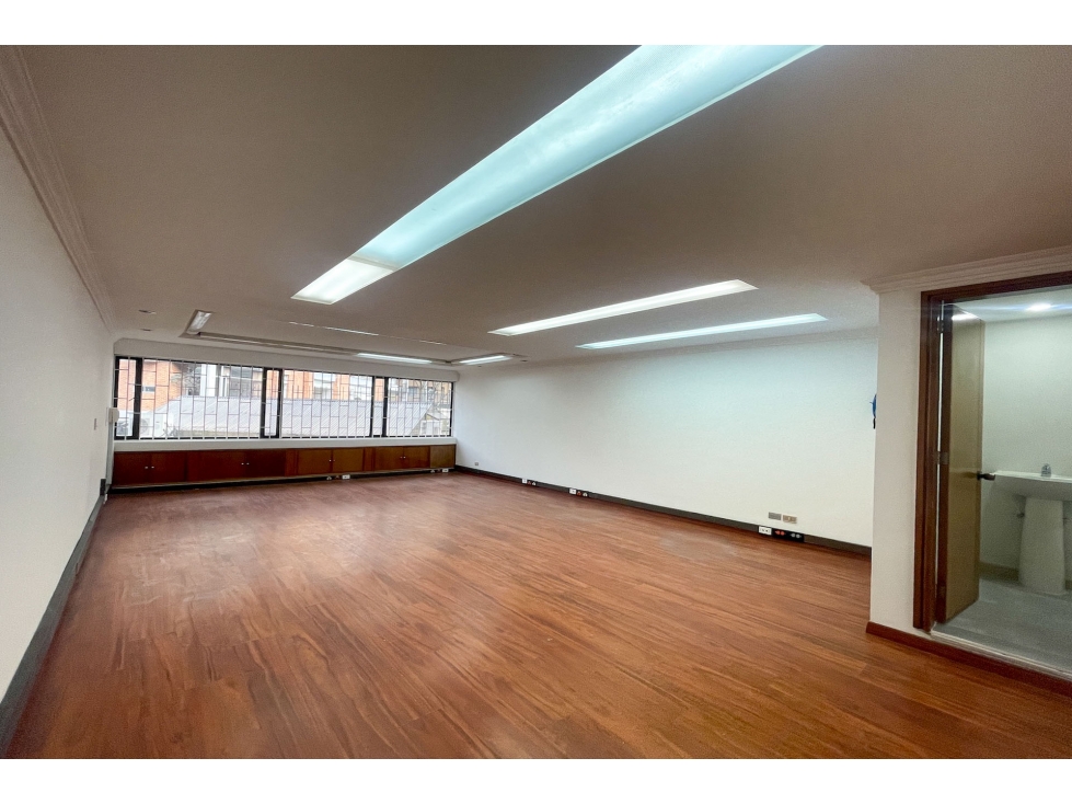 Oficina en venta rentando para inversión en Chicó