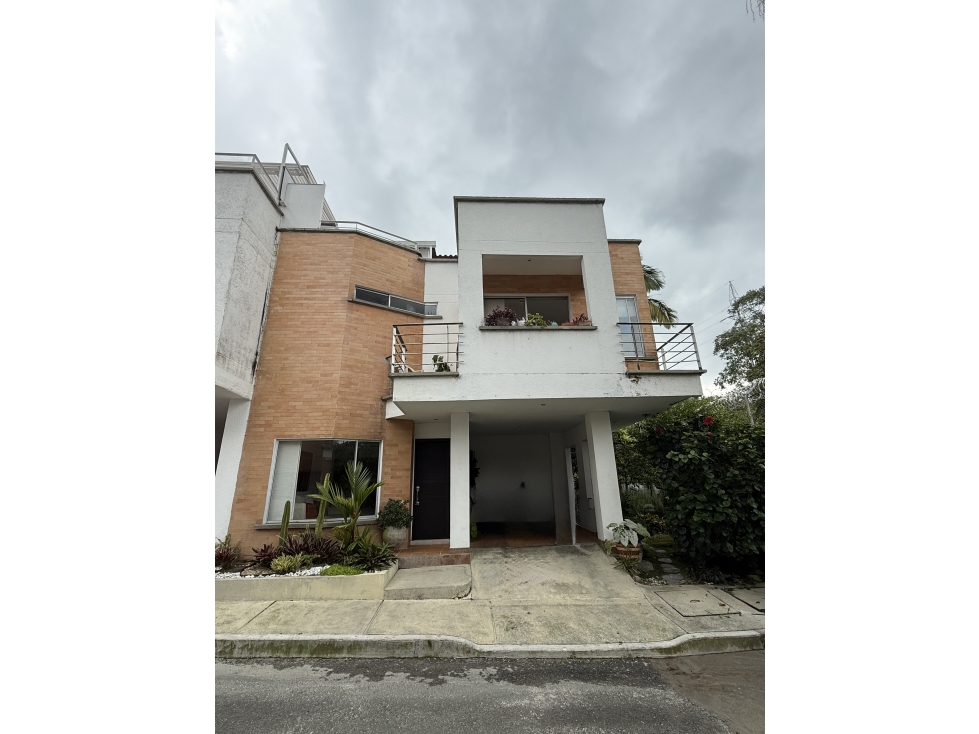Se Vende Casa En Conjunto Cerrado Al Norte De Armenia