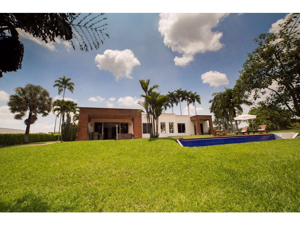 SE VENDE CASA CAMPESTRE CERCA AL AEROPUERTO