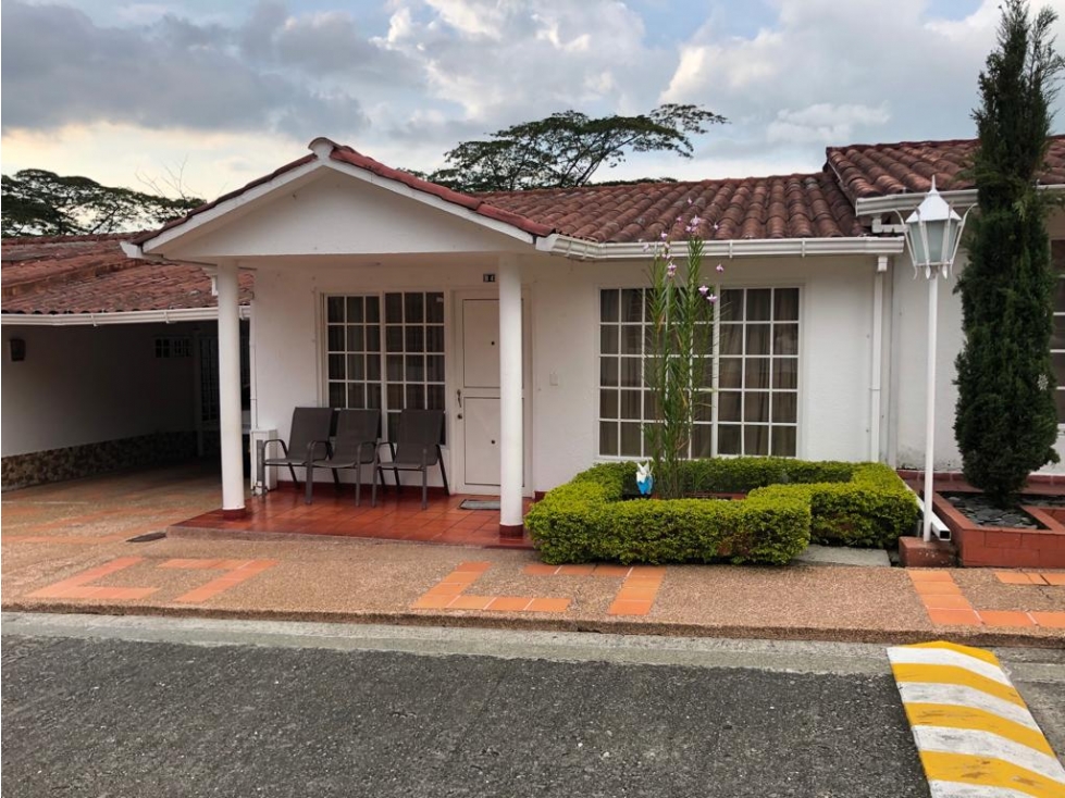 SE VENDE CASA DE UN SOLO PISO CERCA A LA CRQ — foto 2