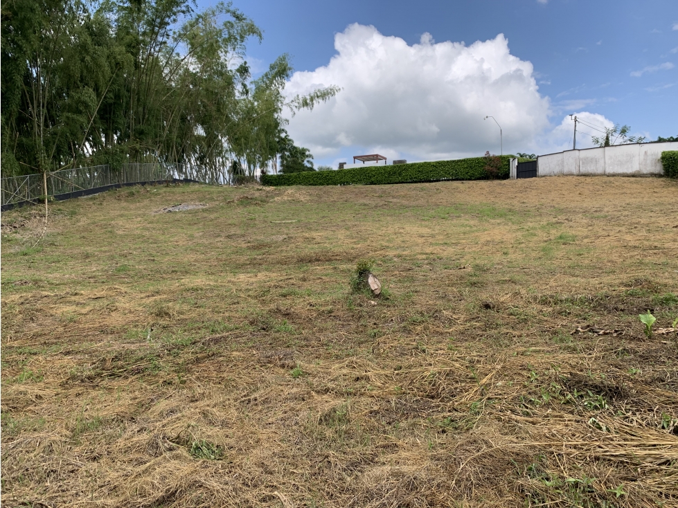 SE VENDE HERMOSO LOTE LINDANDO CON EL CLUB CAMPESTRE