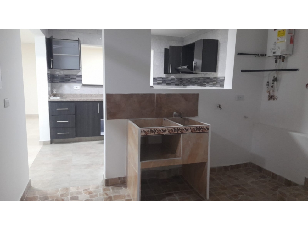 SE VENDE CASA EN PROFESIONALES - 4