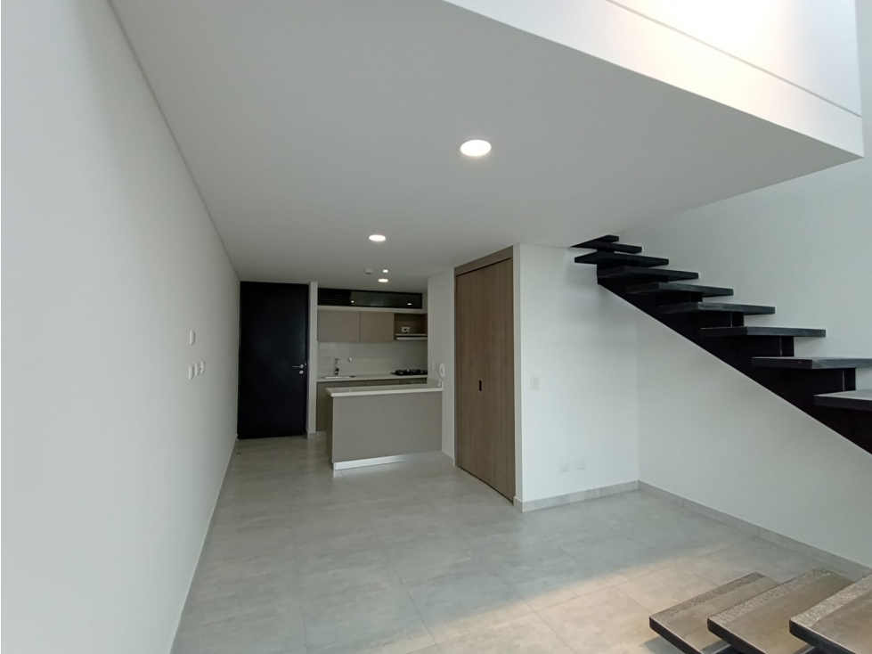 SE ARRIENDA APARTAESTUDIO DUPLEX EN AV CENTENARIO — foto 3