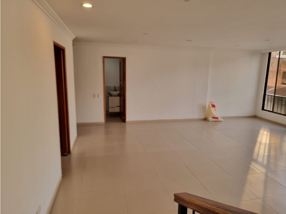 SE VENDE APARTAMENTO REMODELADO EN LA CASTELLANA — foto 4
