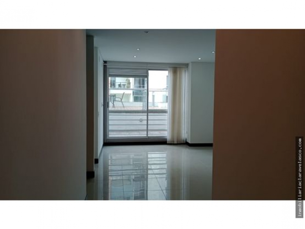 SE VENDE HERMOSO APARTAMENTO EN LA CASTELLANA — foto 2
