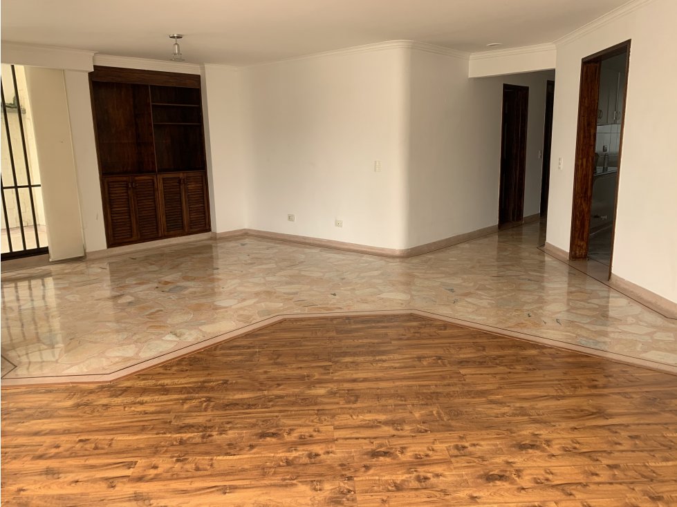 SE VENDE APARTAMENTO EN LA CASTELLANA — foto 2