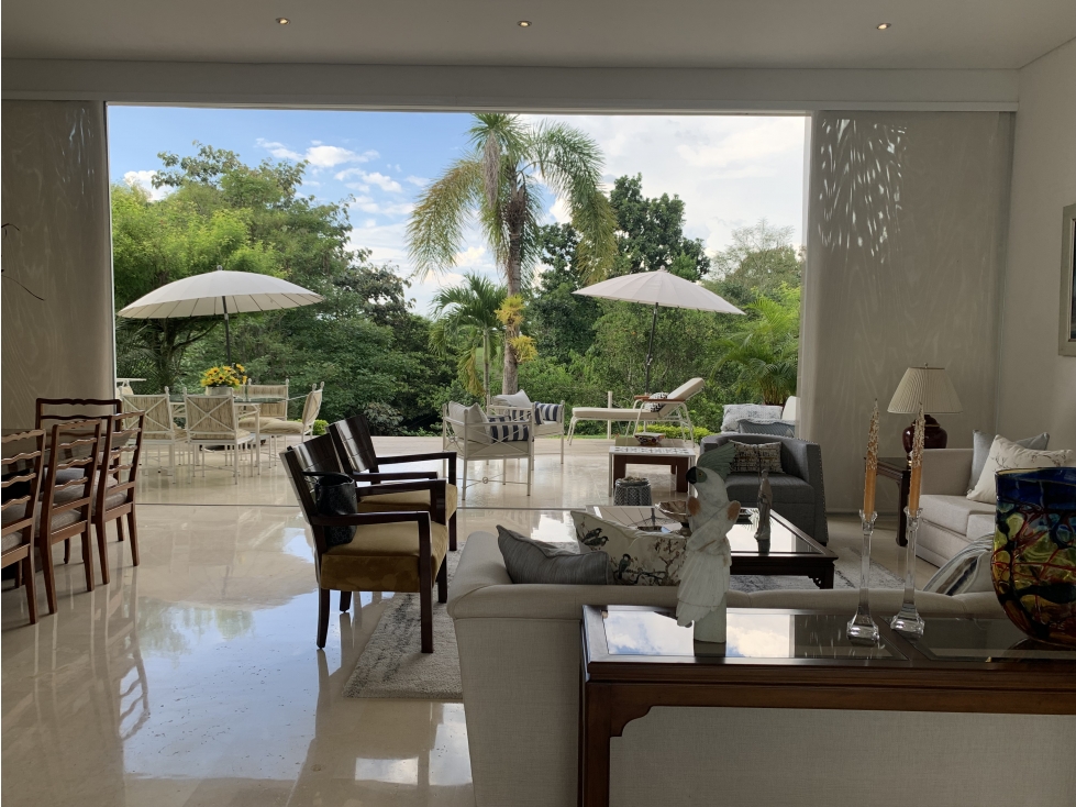 SE VENDE ESPECTACULAR CASA CAMPESTRE CERCA AL CAIMO