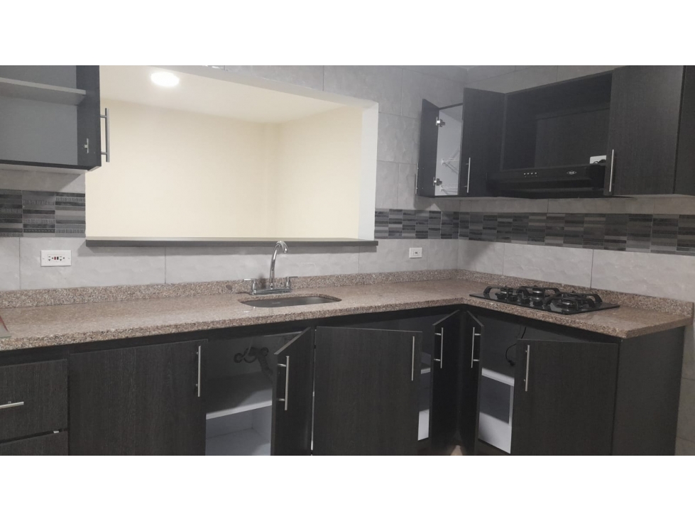SE VENDE CASA EN PROFESIONALES - 3