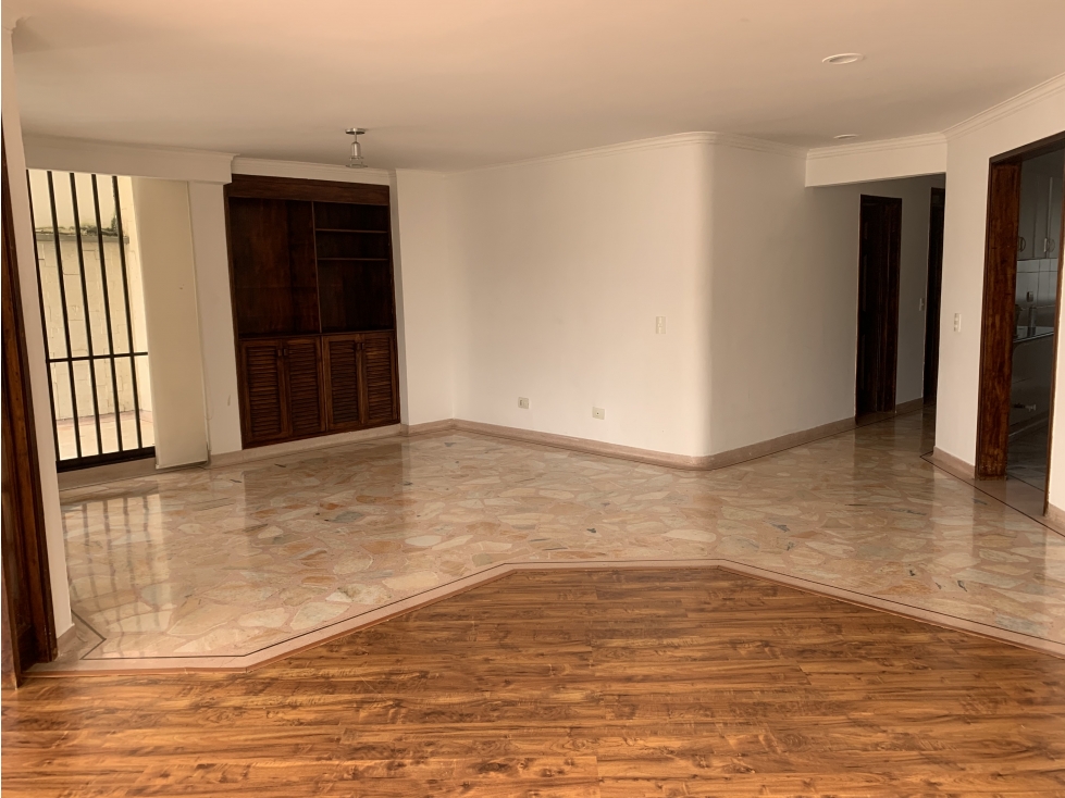 SE VENDE APARTAMENTO EN LA CASTELLANA — foto 3