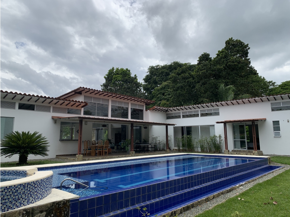 SE VENDE CASA CAMPESTRE EN LA VIA ARMENIA CLUB CAMPESTRE