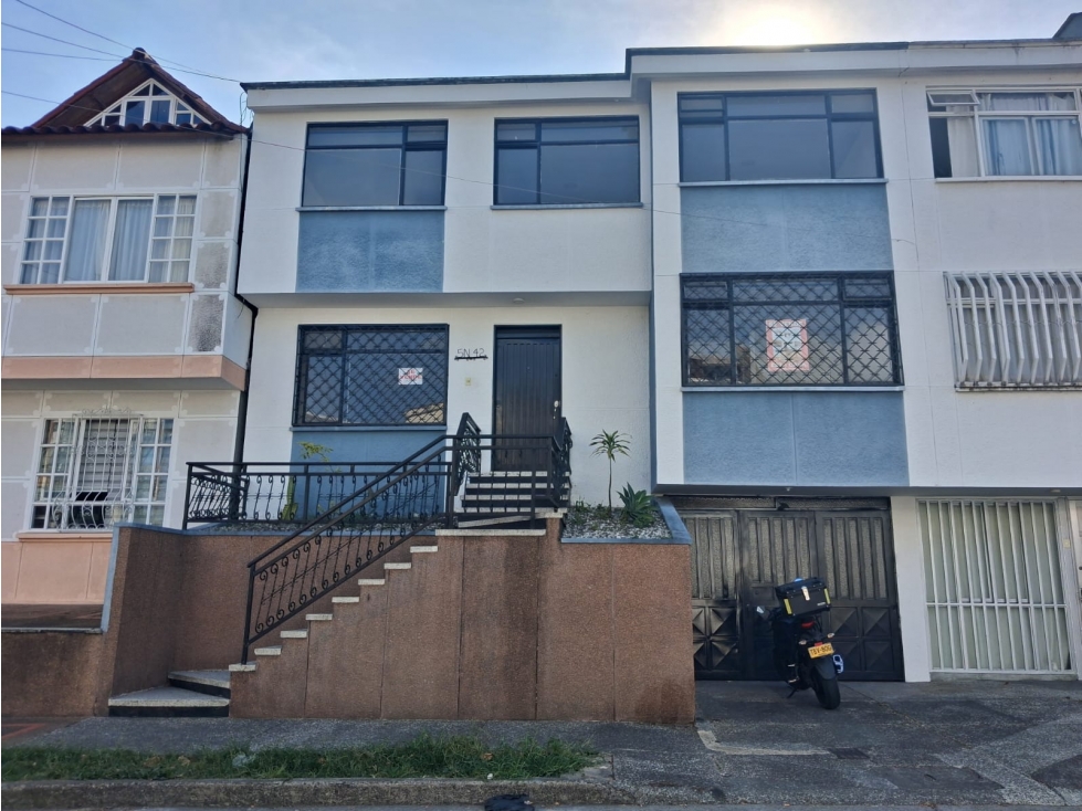 SE VENDE CASA EN PROFESIONALES