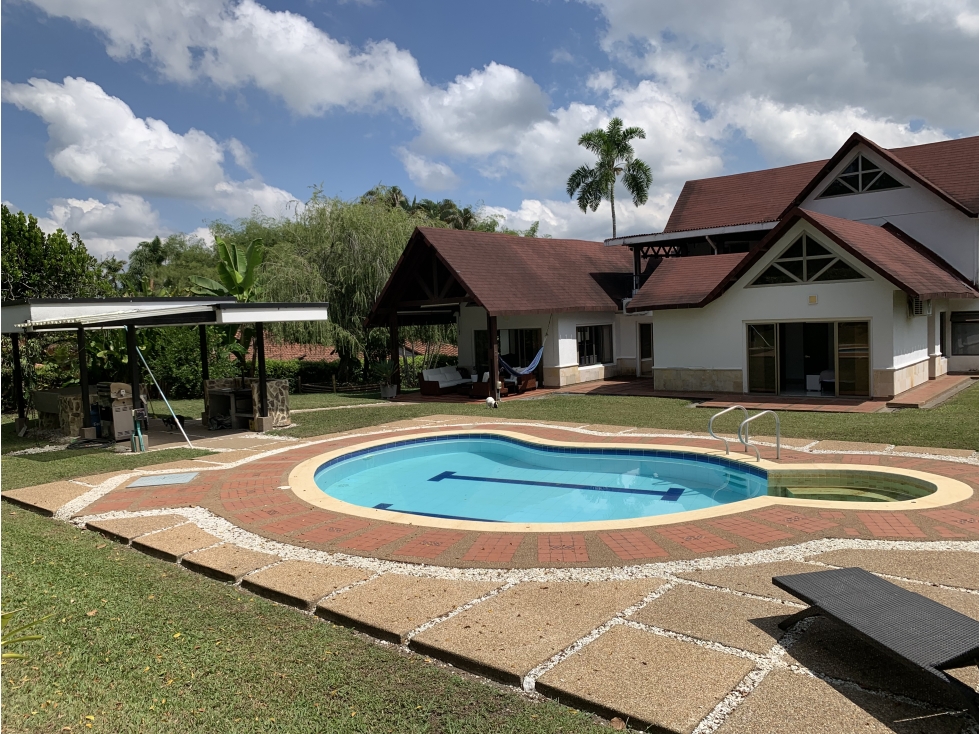 SE VENDE CASA CAMPESTRE CERCA AL AEROPUERTO — foto 2