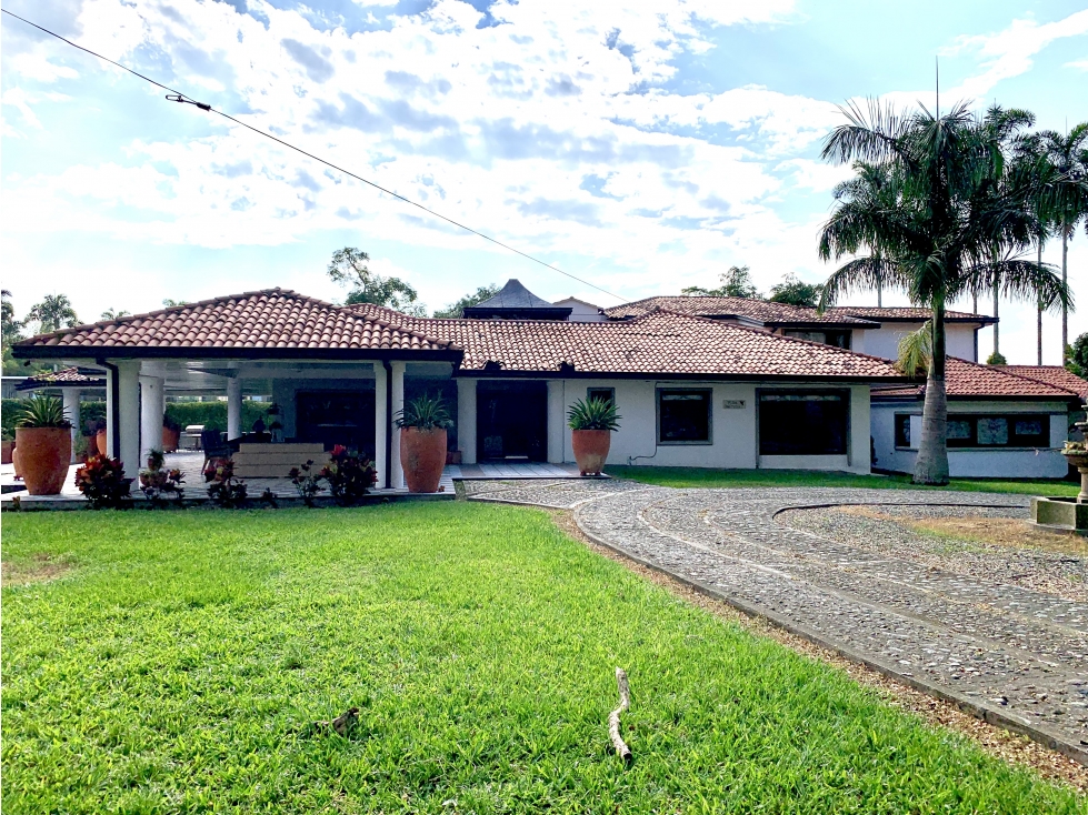 SE VENDE ESPECTACULAR CASA CAMPESTRE CERCA AL CLUB CAMPESTRE — foto 4
