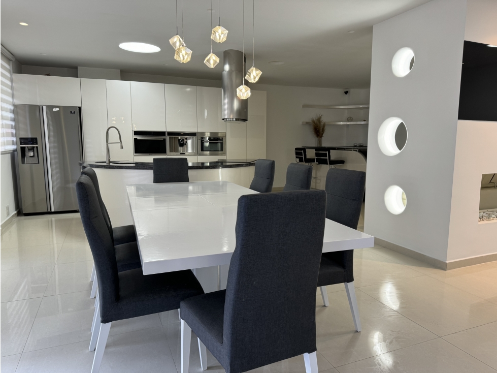 SE VENDE CASA REMODELADA EN PINARES