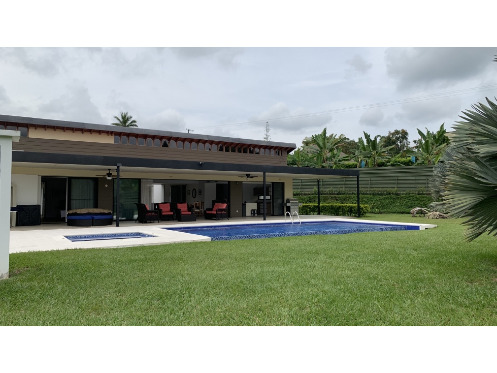 SE VENDE ESPECTACULAR CASA CAMPESTRE CERCA AL CLUB CAMPESTRE — foto 4