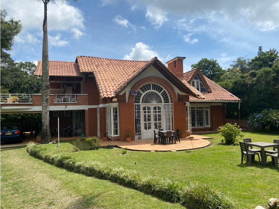 SE VENDE CASA SECTOR ABEDULES VIA ARMENIA-PEREIRA