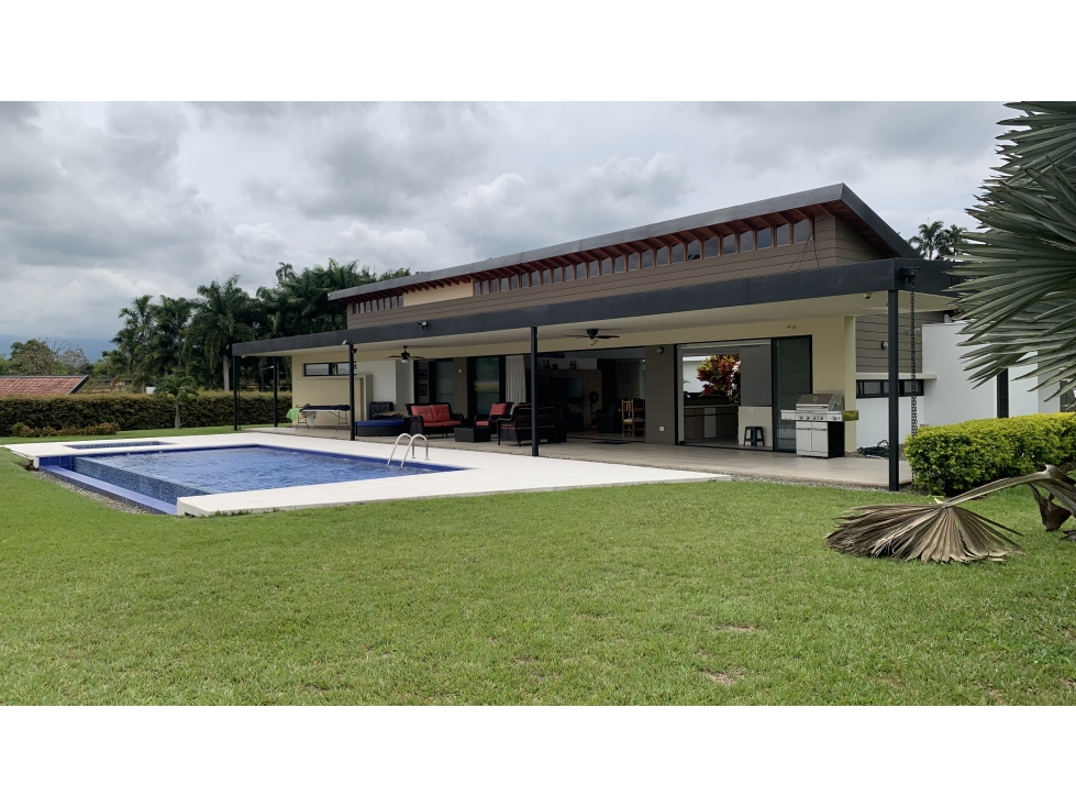 SE VENDE ESPECTACULAR CASA CAMPESTRE CERCA AL CLUB CAMPESTRE — foto 2