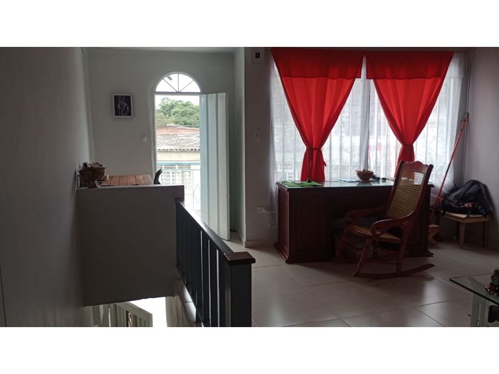 SE VENDE CASA DOBLE RENTA EN EL BARRIO GRANADA — foto 3