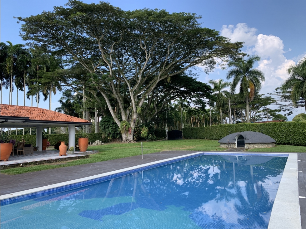SE VENDE ESPECTACULAR CASA CAMPESTRE CERCA AL CLUB CAMPESTRE — foto 2