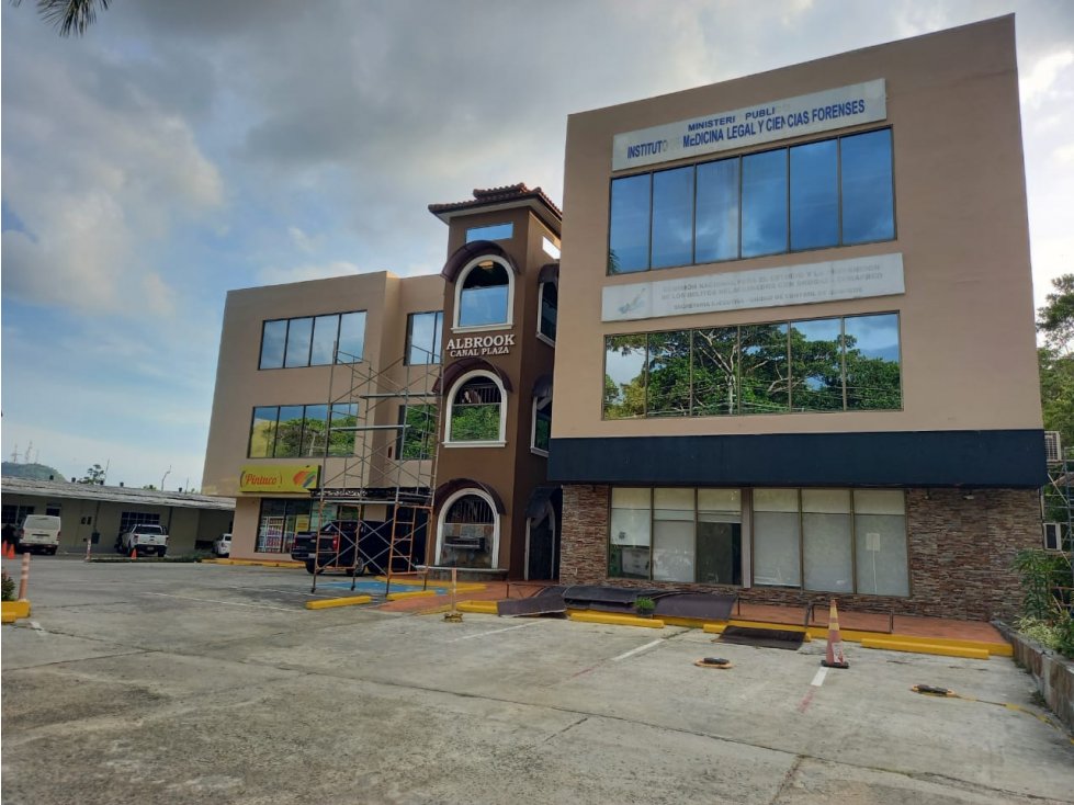 SE VENDE PLAZA COMERCIAL EN ALBROOK - 4923PG