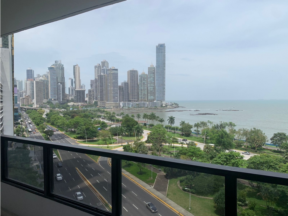 Se Vende Apartamento en Ave. Balboa Edif. Condesa del Mar 5439JP