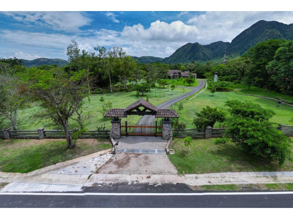 SE VENDE CASA EN EL VALLE DE ANTON - 1