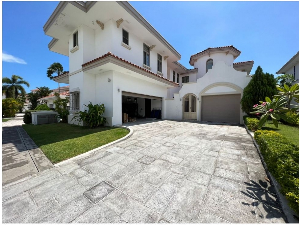 SE VENDE CASA EN SANTA MARIA - FAIRWAY ESTATES - 7141DM