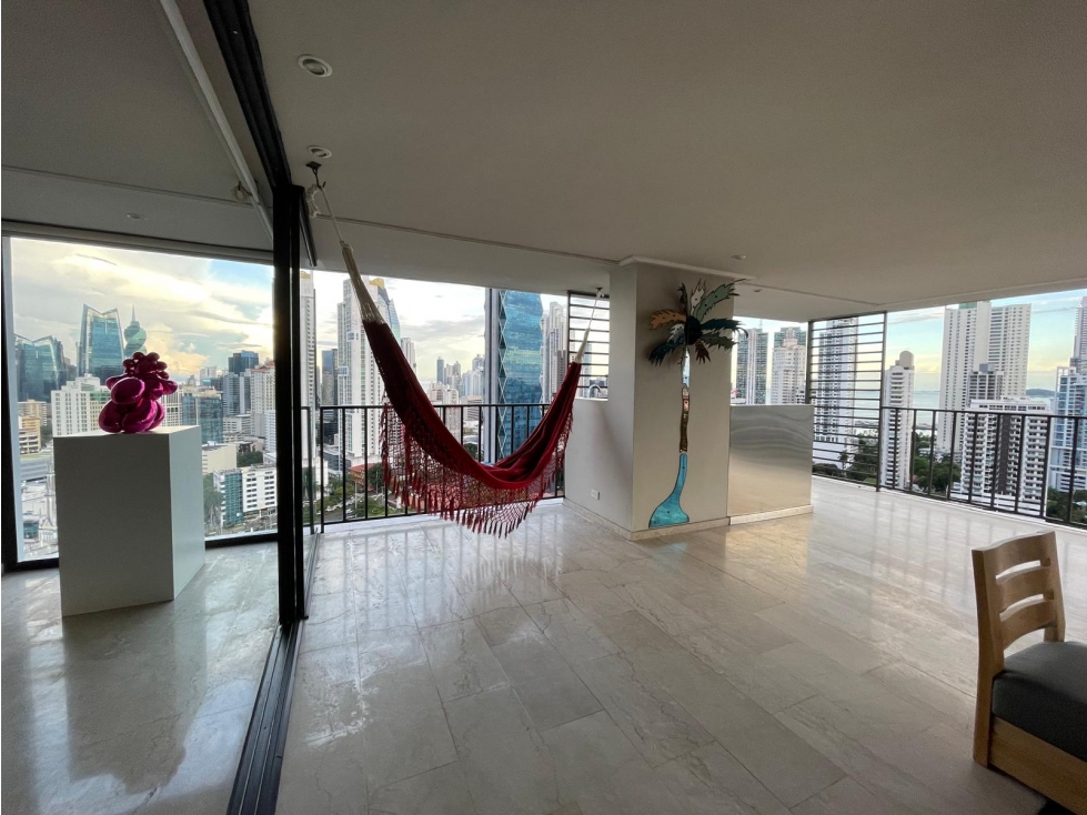 SE VENDE APARTAMENTO EN PH ALCÁZAR - 6903DM